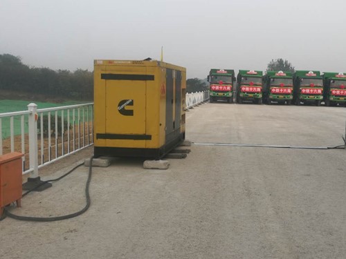 湖北电力系统的稳定性和设备兼容性如何影响发电机组的频率规格？