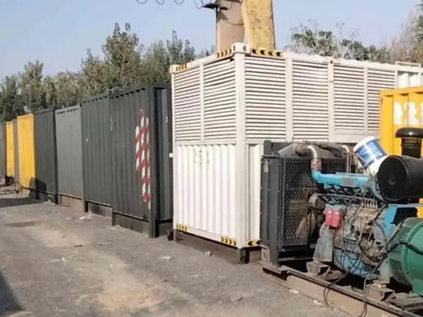 湖北200KW柴油发电机机组每小时油耗是多少？
